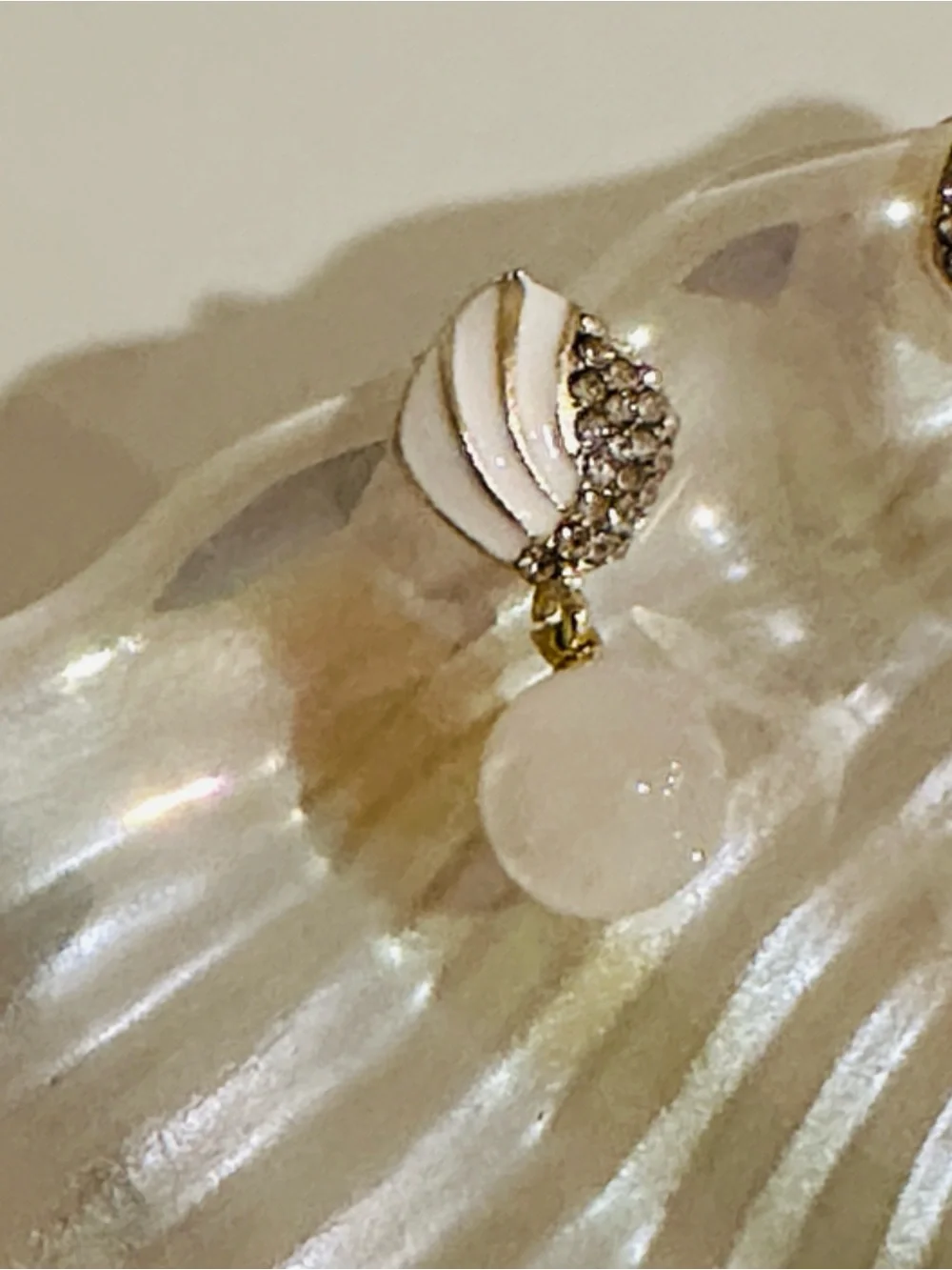 Fashion Jewelry White and Gold Crystal Drop Earrings